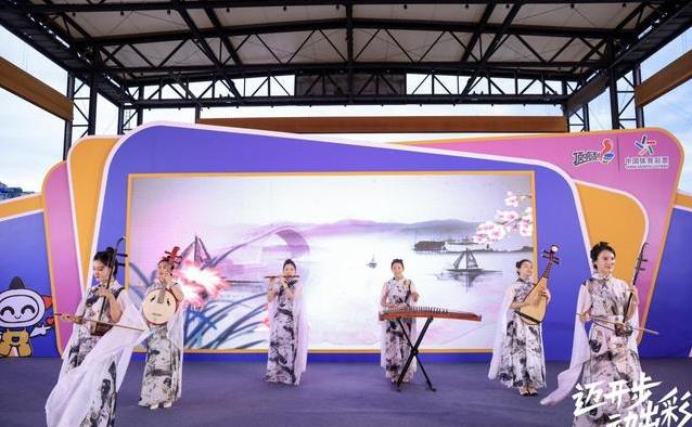 市民们扫码, 公益真相让