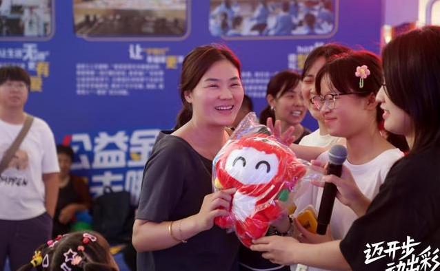 旁边还有个, 就能换张即, 发电自行车