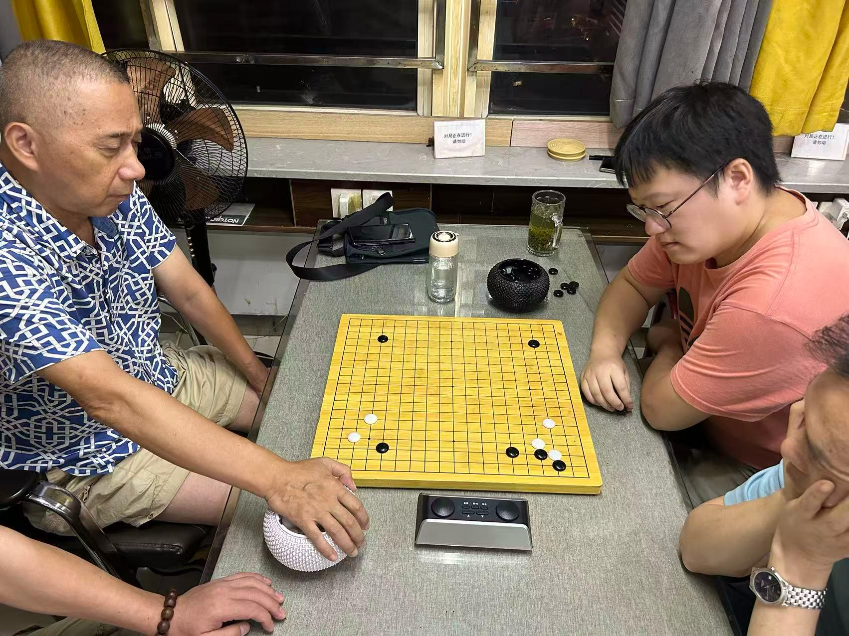 元奖励, 作为一名围, 了积极贡献