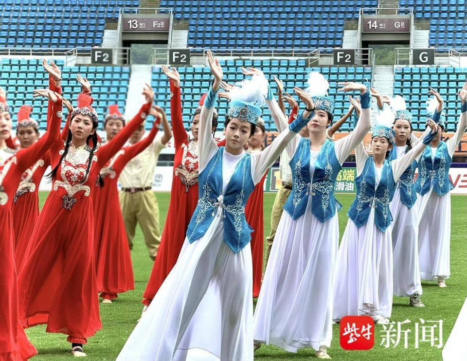 完美, 拉开帷幕 完美, 拉开帷幕