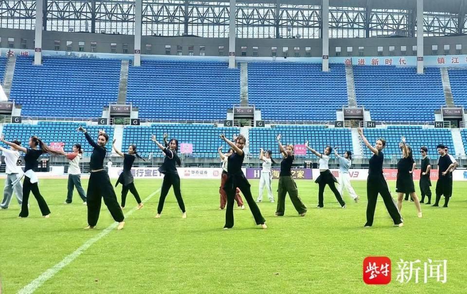 民族舞蹈背 民族舞蹈背